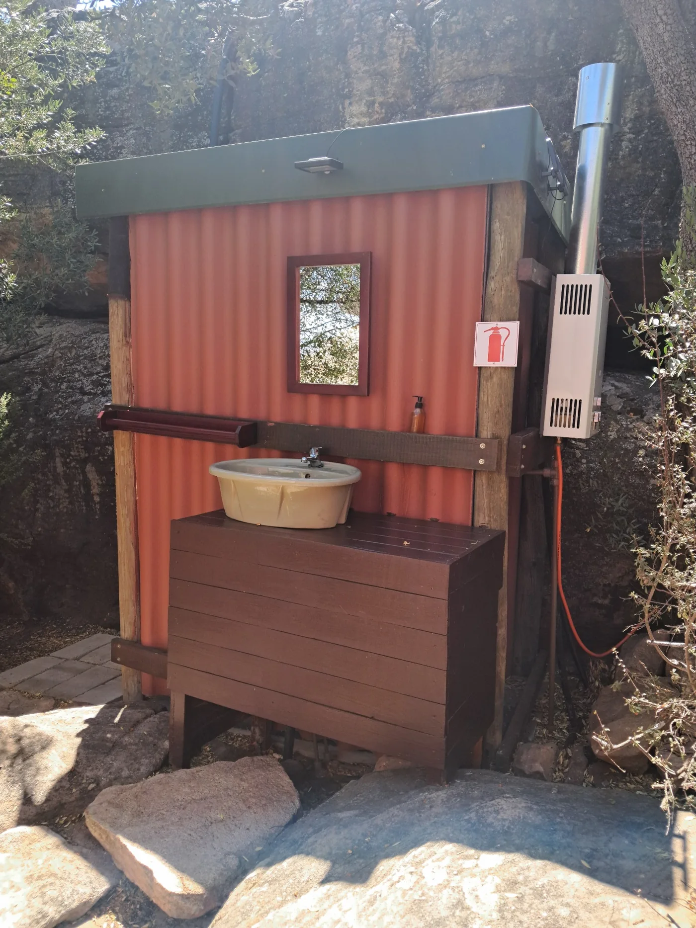 Outdoor wash and shower facilities at Nardouw